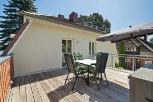 Balkón nebo terasa v ubytování Ferienwohnung Strandglück am Malchower See mit Garten