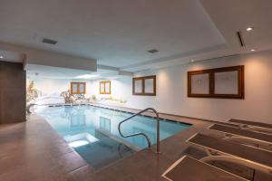Bazén v ubytovaní Hotel Flora alebo v jeho blízkosti