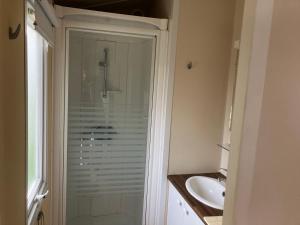 Ένα μπάνιο στο Mobil-home Marilou From Omaha +3 φωτογραφίες