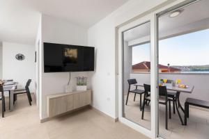 Μια τηλεόραση ή/και κέντρο ψυχαγωγίας στο Apartment in Soline - Insel Krk 50534 +7 φωτογραφίες