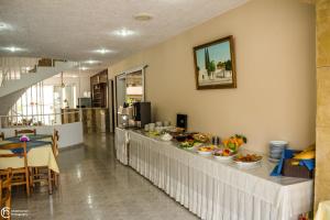 Un restaurant sau alt loc unde se poate mânca la Tsambika Sun Hotel