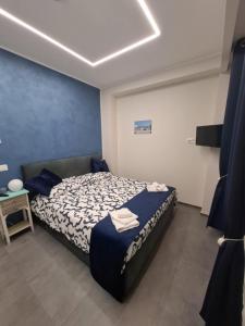 Ένα ή περισσότερα κρεβάτια σε δωμάτιο στο C&L Riva Blu - Garage and AC