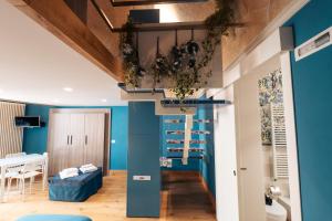 a room with blue walls and a staircase with plants at Oppip in Gravina in Puglia