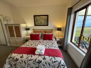Ένα ή περισσότερα κρεβάτια σε δωμάτιο στο Bayview Bliss Castleton 19B - Plettenberg Bay