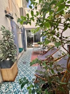 a courtyard with plants and chairs on a building at Le Patio in La Ciotat