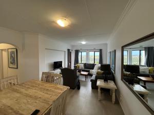 Ένα ή περισσότερα κρεβάτια σε δωμάτιο στο Bayview Bliss Castleton 19B - Plettenberg Bay
