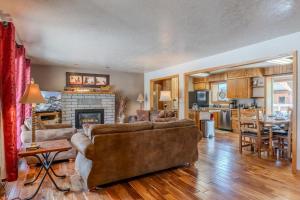 Gallery image of Rangers Retreat in West Yellowstone +33 photos