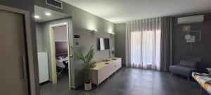 TV a/nebo společenská místnost v ubytování CRI'S & YOU guest room