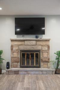 Μια τηλεόραση ή/και κέντρο ψυχαγωγίας στο Sideline Sanctuary: Cozy Nights, Game Day Lights