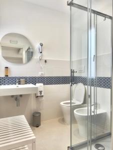 Et badeværelse på Fata Morgana Guest Rooms