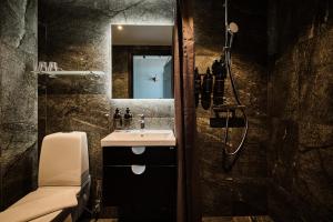 a bathroom with a sink and a shower at Strandvillan Ljunghusen in Ljunghusen +37 photos