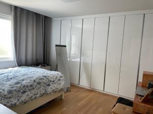 En eller flere senge i et værelse på Angel B&B