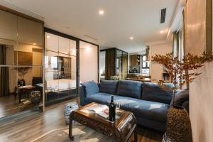 Χώρος καθιστικού στο Tplace Apartel w Lift near HoanKiem Lake