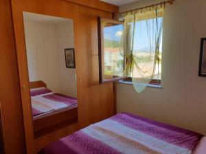 Ένα ή περισσότερα κρεβάτια σε δωμάτιο στο Apartment in Jadranovo 41874