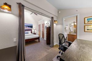 Ένα ή περισσότερα κρεβάτια σε δωμάτιο στο Palisades Tahoe Lodge Rentals Premium Studio Loft #336 +33 φωτογραφίες