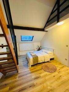 a large bedroom with a bed and a window at Quarto 1 in Brussels