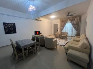 Posezení v ubytování Sampoisgt Villa Homestay - Near Bangi Avenue, BACC, UKM, GMI, EVO, Bangi Gateway, KIPMall