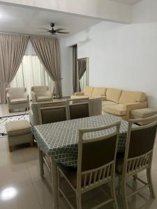 Posezení v ubytování Sampoisgt Villa Homestay - Near Bangi Avenue, BACC, UKM, GMI, EVO, Bangi Gateway, KIPMall