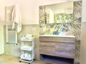 a bathroom with a sink and a mirror at Villetta di Sara tra Arezzo, Siena, Firenze e il Chianti in San Giovanni Valdarno +27 photos