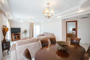 TV a/nebo společenská místnost v ubytování Nefeli Hotel