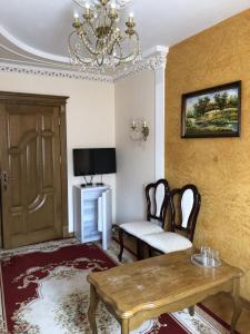 TV a/nebo společenská místnost v ubytování Петрос Family Hotel