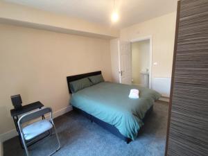 a bedroom with a bed and a chair in it at En-Suite Double-Bedroom in the Heart of Salford Manchester CR3 Perfect for Short Stays in Manchester
