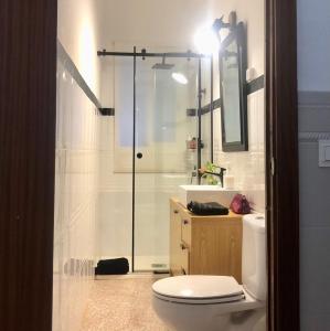 A bathroom at Casa La Soleá Cerro Muriano