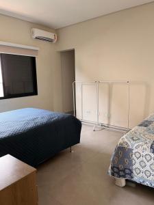 En eller flere senge i et værelse på Beachfront house in Lagoinha