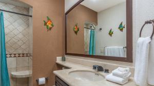 Koupelna v ubytování Sonoran Sky + 24 fotografií