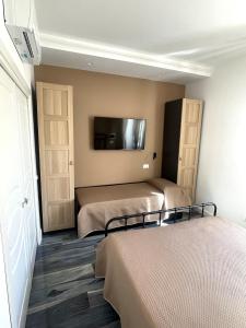 En eller flere senge i et værelse på Anzio Central Apartments + 12 billeder