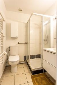 Ένα μπάνιο στο Apartment Douillet