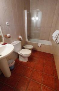 Koupelna v ubytování Casa Rural Almanzor