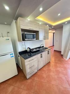 Η κουζίνα ή μικρή κουζίνα στο شاليه للايجار3 غرف في بورتو مارينا العلمين اصنع بعض الذكريات كود 07