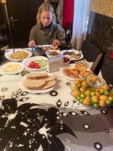 Toit külalistemaja aladel või selle läheduses