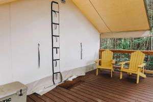 Φωτογραφία από το άλμπουμ του The Meadowlark's Nest - Glamping Tent with AC σε Rogers