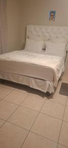 Postel nebo postele na pokoji v ubytování Chikusi Residence