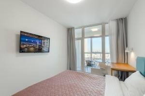 Μια τηλεόραση ή/και κέντρο ψυχαγωγίας στο Petrovdom Apartments 19-96v in RC Kvartet , Vasyl Lypkivskyi 16V