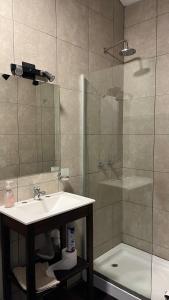 Koupelna v ubytování INDÓMITO HOSTEL