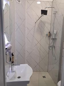 Phòng tắm tại NEW - Old Town Pearl Apartments +38 ảnh