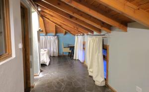 Una cama o camas en una habitación de Pioneros Suites by Grupo Tierra Gaucha