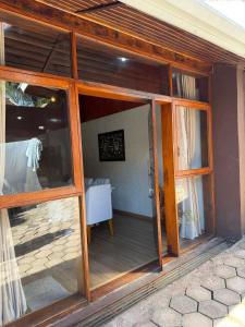an open door to a room with a table at Casa Marrom dos Mellos, Campos do Jordão in Campos do Jordão