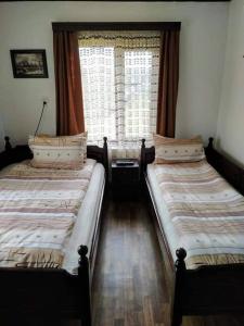 En eller flere senge i et værelse på Къщи за гости Костови