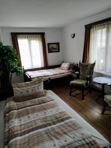 En eller flere senge i et værelse på Къщи за гости Костови