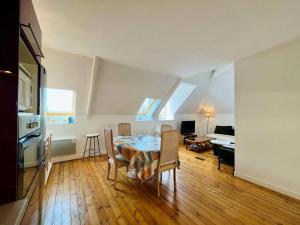 Billede fra billedgalleriet på La Petite Cachette de Grandcamp - Seafront view i Grandcamp-Maisy