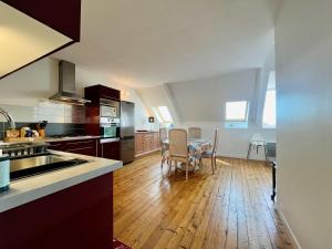 Køkken eller tekøkken på La Petite Cachette de Grandcamp - Seafront view + 18 billeder