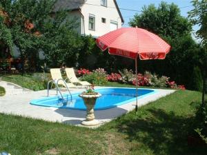 Piscina di Apartments in Fonyod - Balaton 18584 o nelle vicinanze