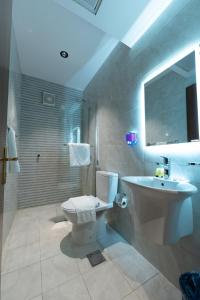Ένα μπάνιο στο Afaq Al Eiman Hotel ex Hayah Al Eiman +21 φωτογραφίες