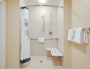 Koupelna v ubytování Residence Inn Midland