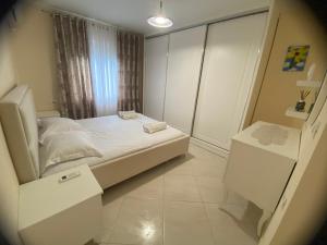 a small bedroom with a bed and a table at Vacation Home Kondi Ilia in Petran