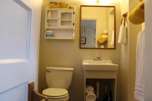 Koupelna v ubytování The Bonnie Inn Unit 1 + 7 fotografií